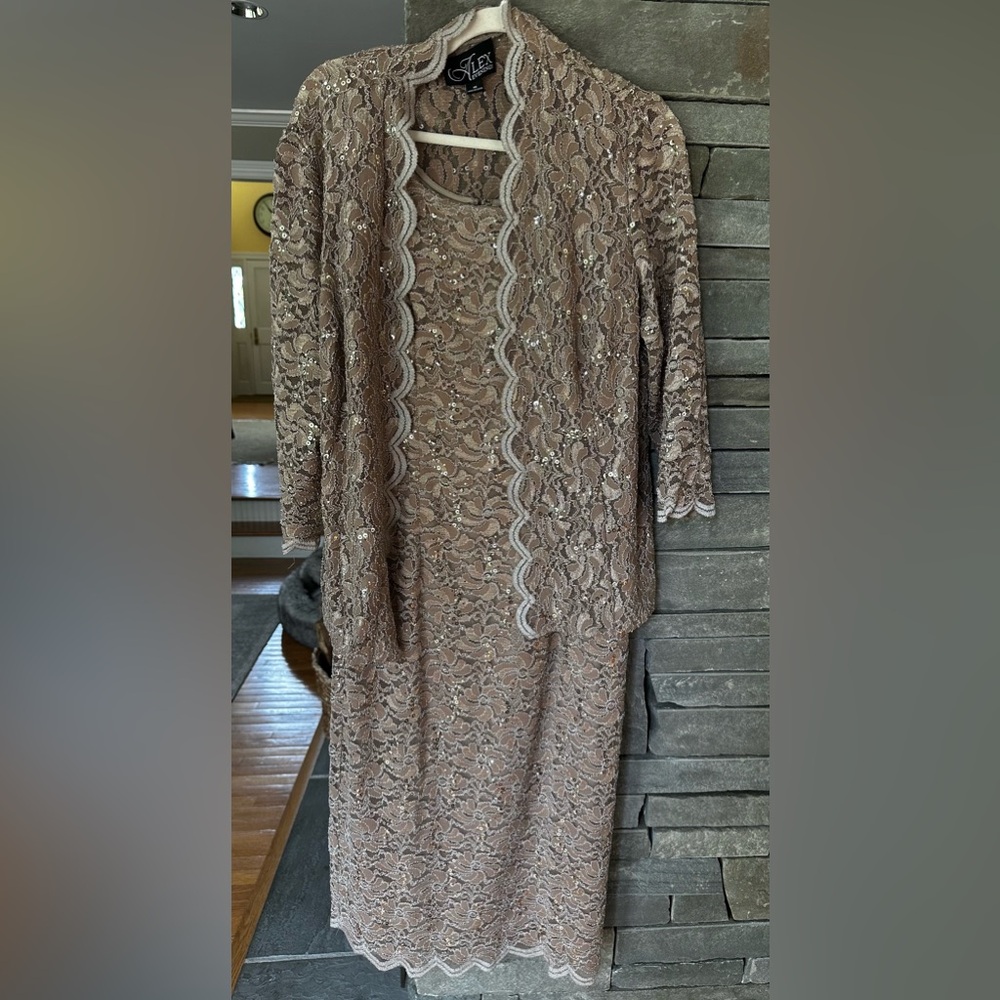 Alex Evenings size 16 champagne colored cocktail dress.
